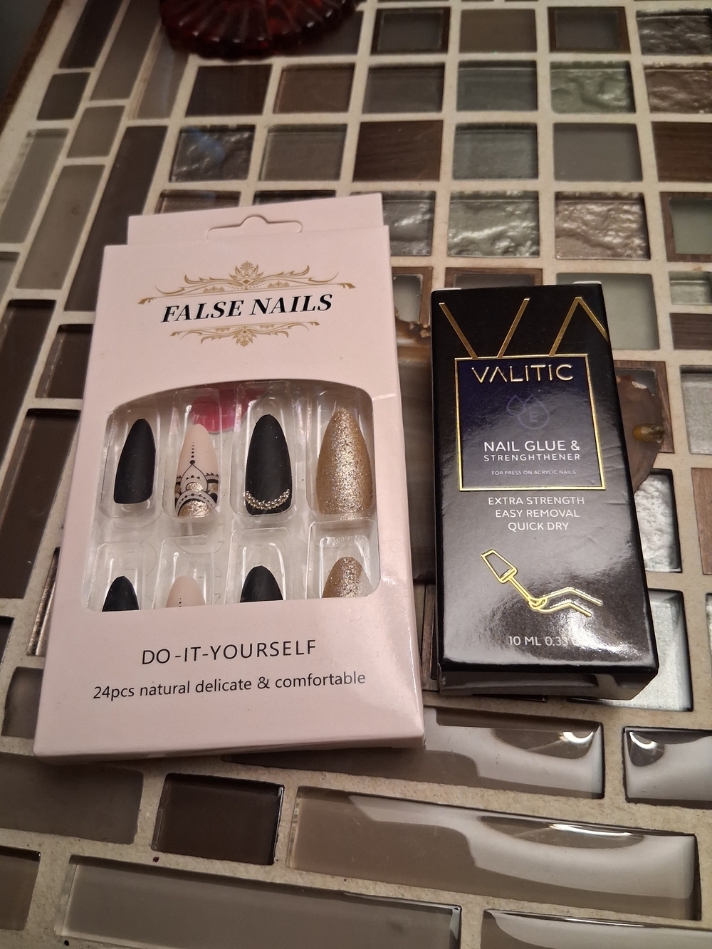Gold & Black False Nails Set with Nail Glue